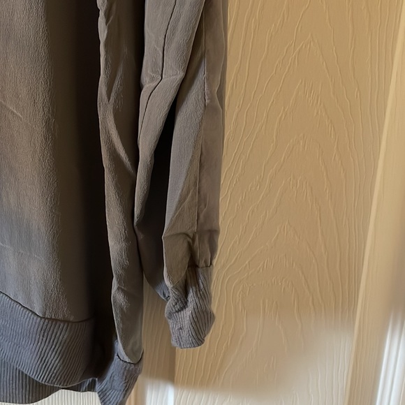 Chaser SILK panel pullover top long sleeve - Picture 3 of 8